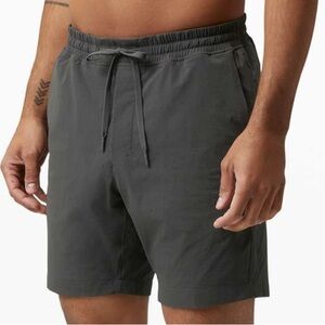 lululemon athletica Men's Bowline Shorts in Graphite Gray Size Large